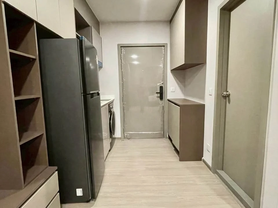 For rent: Aspire Sukhumvit - Rama 4, studio room, fully furnished with stunning built-in furniture. Don't miss out!