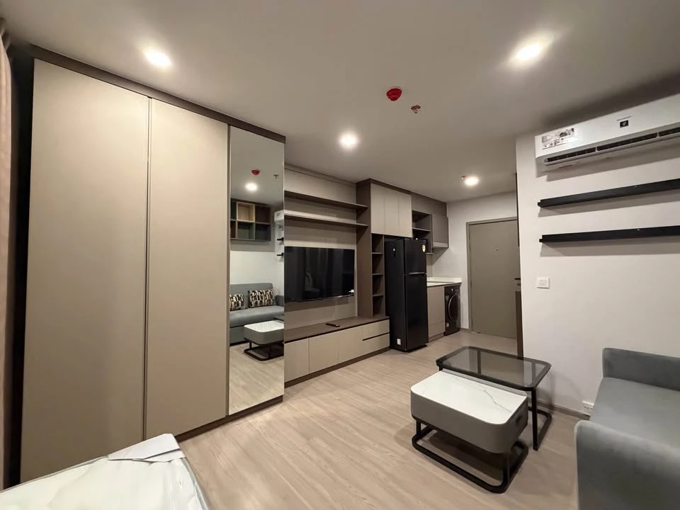 For rent: Aspire Sukhumvit - Rama 4, studio room, fully furnished with stunning built-in furniture. Don't miss out!