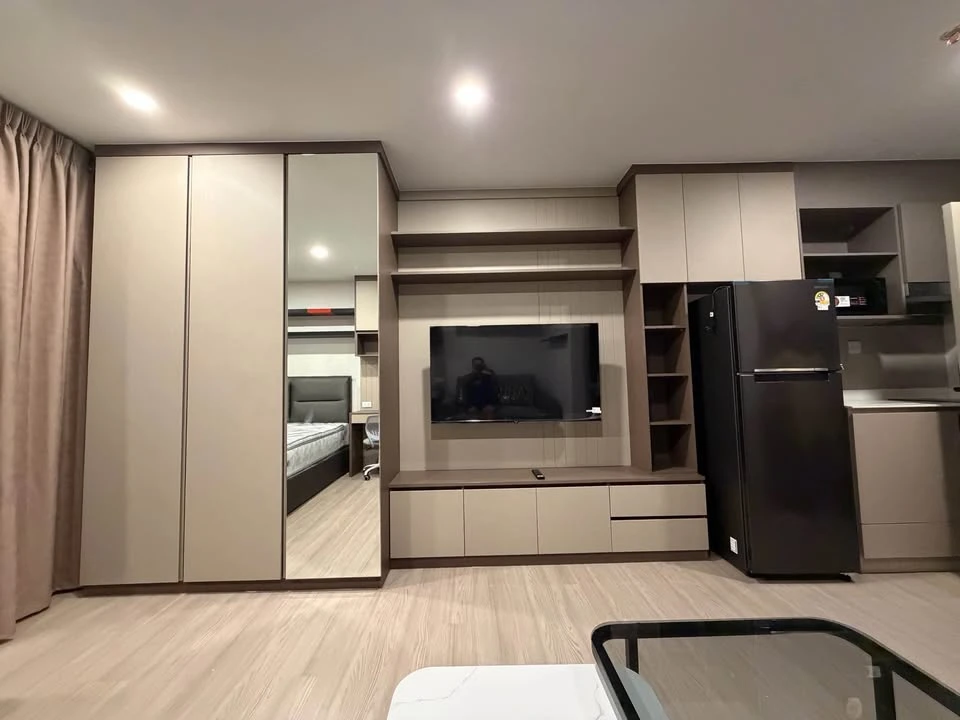 For rent: Aspire Sukhumvit - Rama 4, studio room, fully furnished with stunning built-in furniture. Don't miss out!