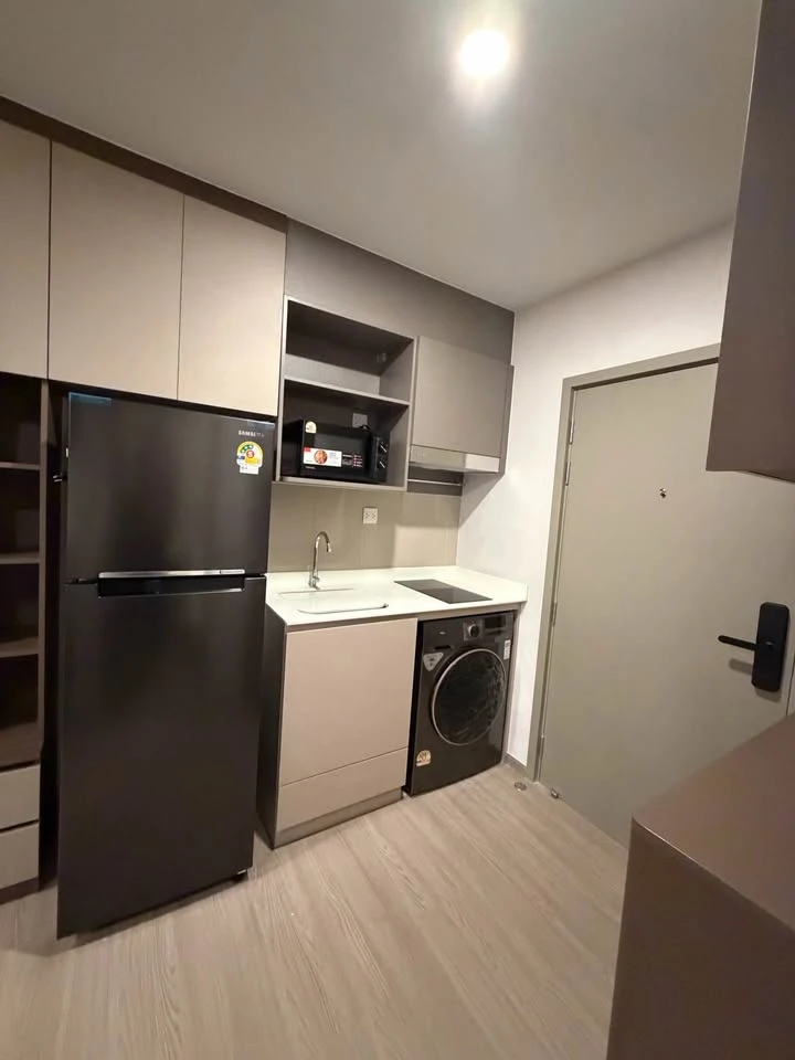 For rent: Aspire Sukhumvit - Rama 4, studio room, fully furnished with stunning built-in furniture. Don't miss out!