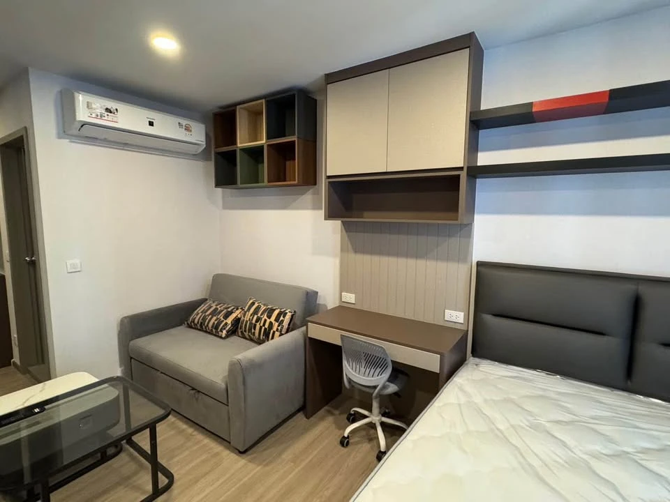 For rent: Aspire Sukhumvit - Rama 4, studio room, fully furnished with stunning built-in furniture. Don't miss out!