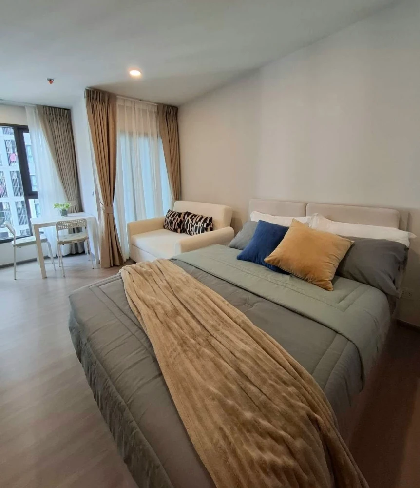 For Rent: Aspire Sukhumvit - Rama 4, studio unit with pool view, fully furnished, ready to move in immediately. images