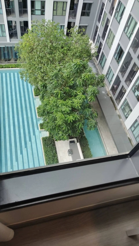 For Rent: Aspire Sukhumvit - Rama 4, studio unit with pool view, fully furnished, ready to move in immediately.