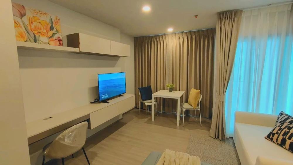 For Rent: Aspire Sukhumvit - Rama 4, studio unit with pool view, fully furnished, ready to move in immediately.