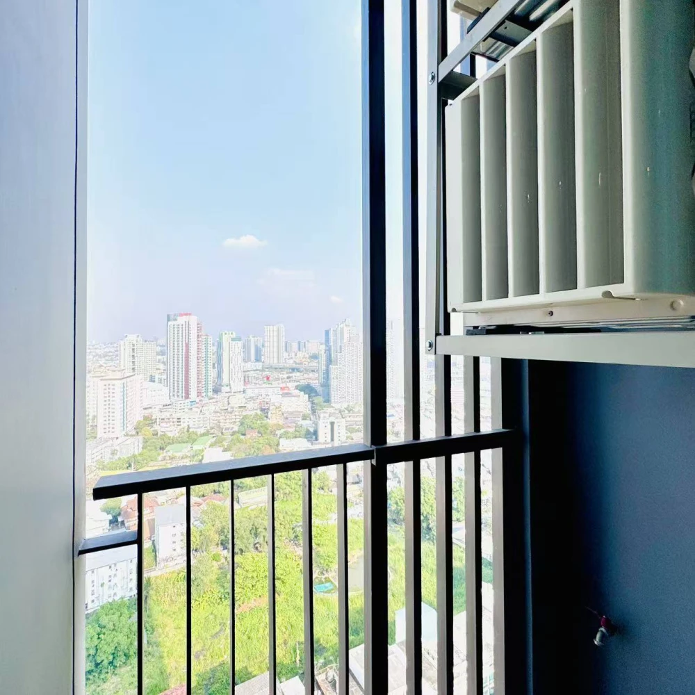 For rent: Aspire Sukhumvit - Rama 4, high floor unit with excellent ventilation. Fully furnished with appliances. Book now!