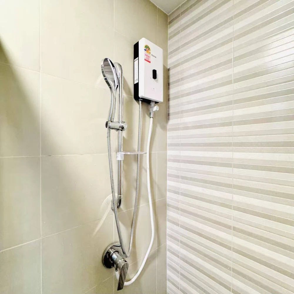 For rent: Aspire Sukhumvit - Rama 4, high floor unit with excellent ventilation. Fully furnished with appliances. Book now!