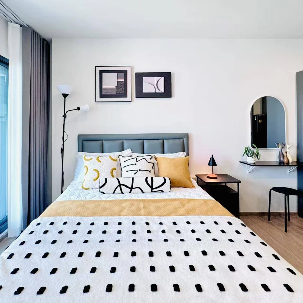For rent: Aspire Sukhumvit - Rama 4, high floor unit with excellent ventilation. Fully furnished with appliances. Book now!
