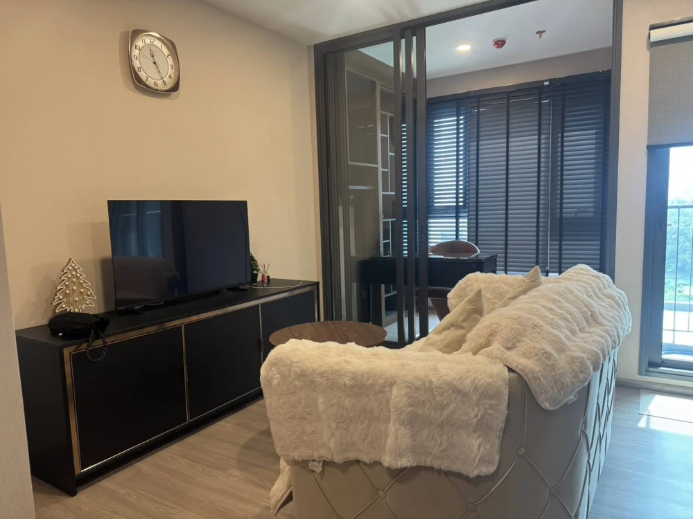 For rent: Aspire Sukhumvit – Rama 4, ready to move in, 8th floor, outside view, open view, south facing, quiet, no blocked view, hurry to reserve.