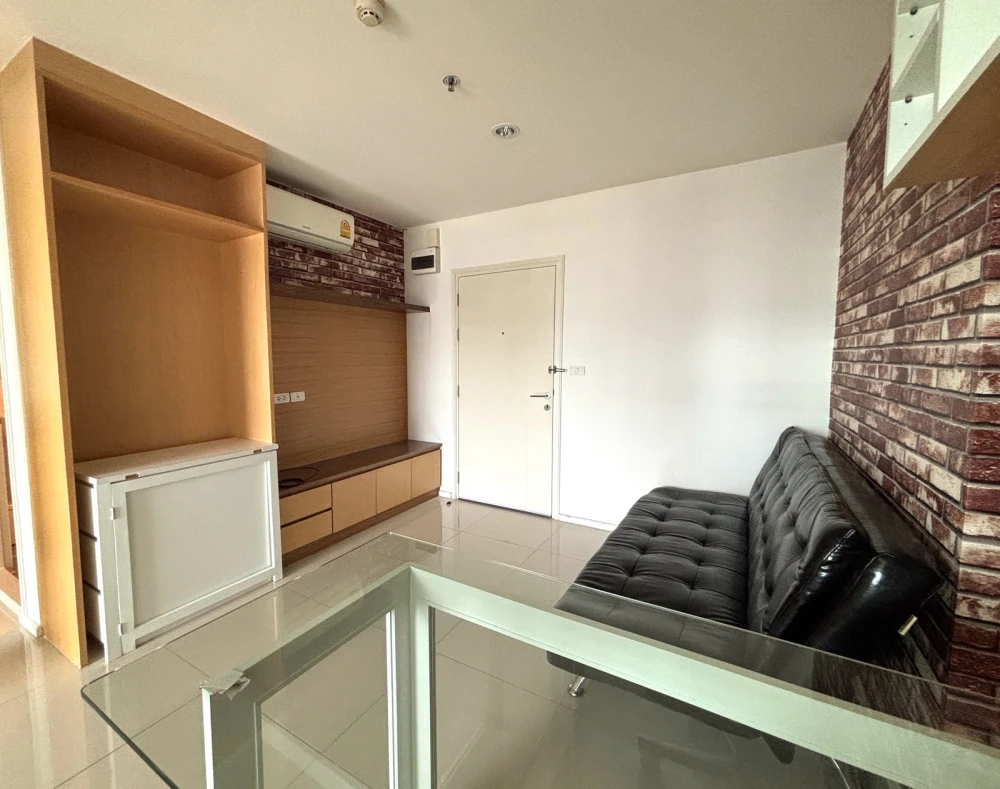 For rent: Aspire Sukhumvit 48, 15th floor, fully furnished, very livable. Book now! (Quickly!)