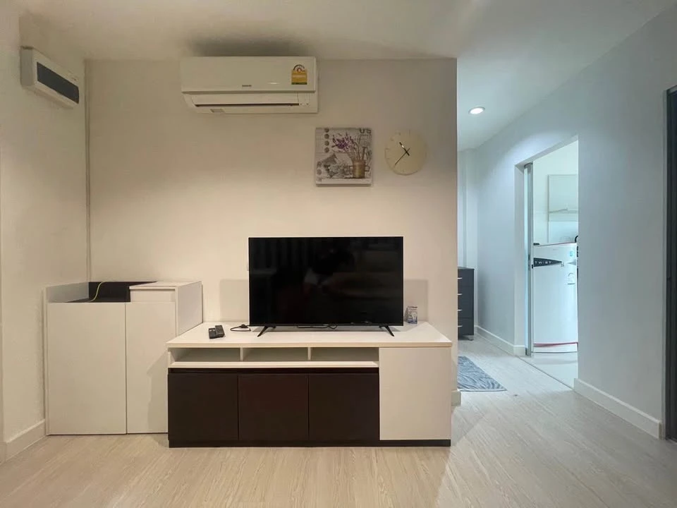 For rent: Aspire Sukhumvit 48, 9th floor, city view, fully furnished, very livable. Book now!