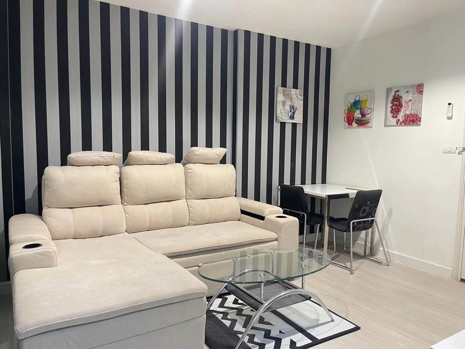 For rent: Aspire Sukhumvit 48, 9th floor, city view, fully furnished, very livable. Book now!