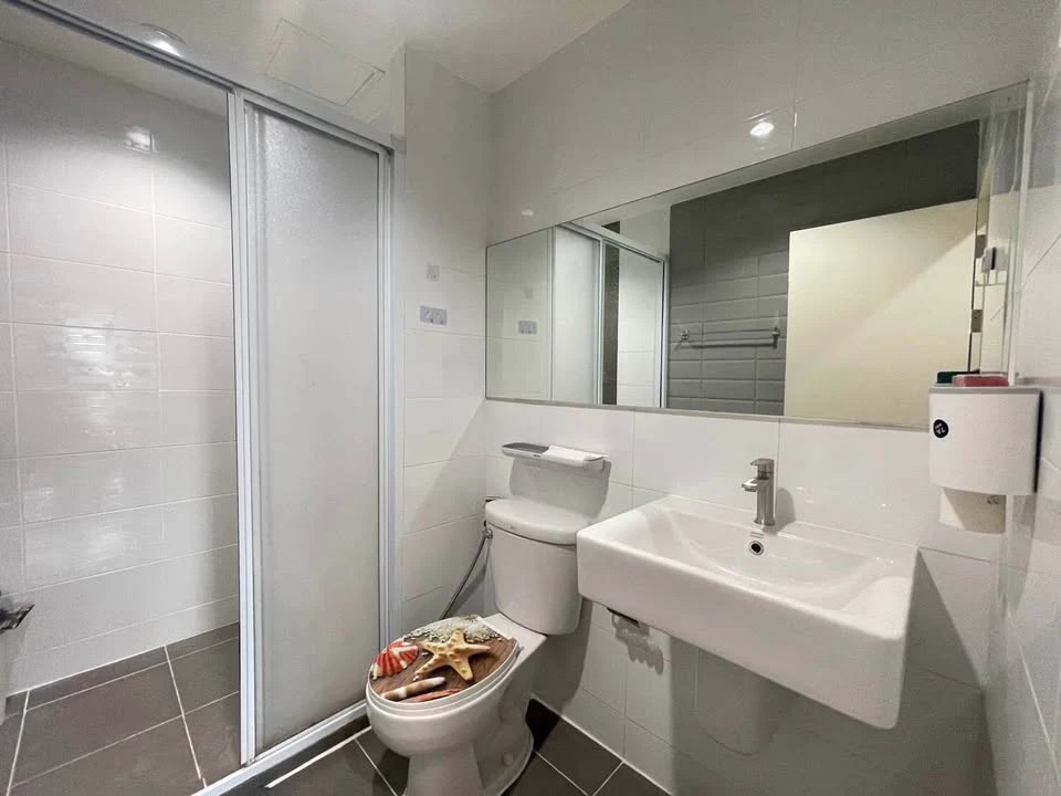 For rent: Aspire Sukhumvit 48, 9th floor, city view, fully furnished, very livable. Book now!