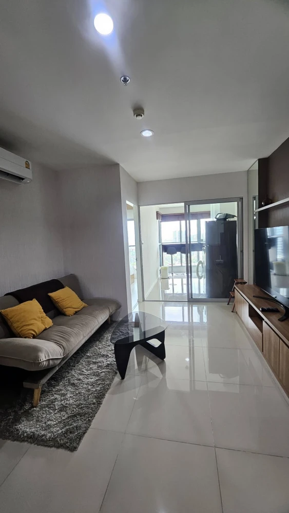 For rent: Aspire Sukhumvit 48, spacious high-floor unit, fully furnished. Just bring your belongings and move in!