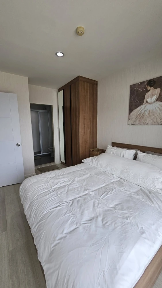 For rent: Aspire Sukhumvit 48, spacious high-floor unit, fully furnished. Just bring your belongings and move in!
