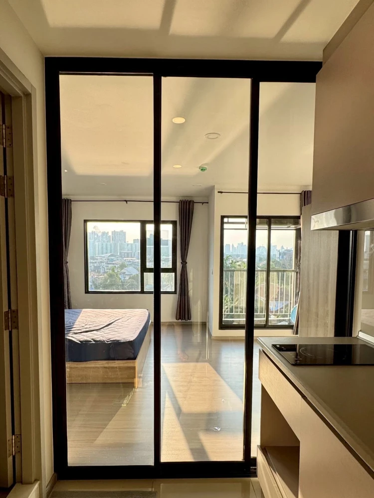 For rent: Aspire Sukhumvit-Onnut, Building B, 8th floor. Fully furnished and equipped with appliances. Don't miss this opportunity!