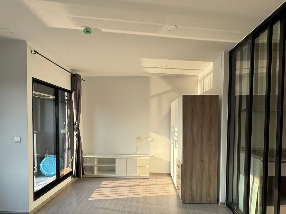 For rent: Aspire Sukhumvit-Onnut, Building B, 8th floor. Fully furnished and equipped with appliances. Don't miss this opportunity!