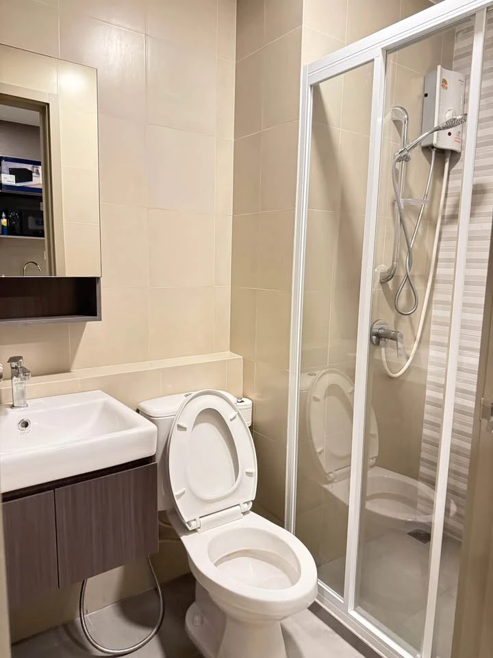 For rent: Aspire Sukhumvit-Rama 4, high floor unit, ready to move in, fully furnished. Book now before it's too late!!!