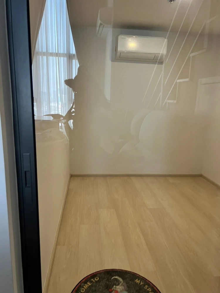 For rent: Aspire Vibha-Victory, a two-story condo on a very high floor. It has an additional room that can be used as a bedroom or a study/office. Boo