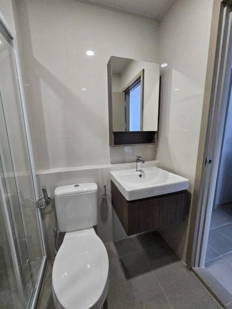 For rent: ASPIRE Vibha-Victory, a lovely room on the 17th floor with a beautiful view and fully furnished. Don't miss out!