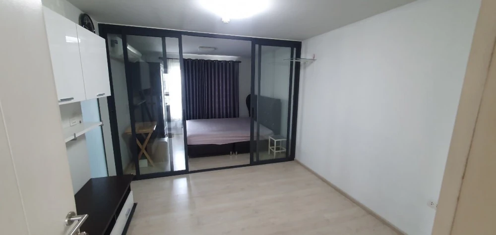 For rent: Aspire Wutthakat, 5th floor unit, fully furnished with appliances. Just bring your suitcase and move in!