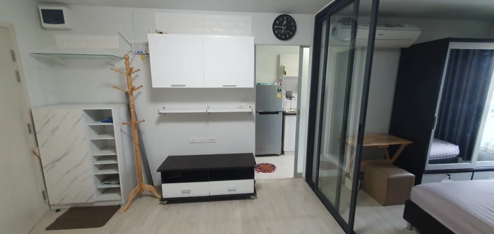 For rent: Aspire Wutthakat, 5th floor unit, fully furnished with appliances. Just bring your suitcase and move in!