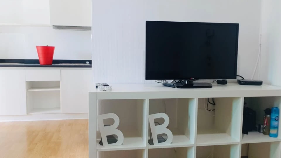 For rent: Aspire Rama 4, ready-to-move-in unit on the 4th floor (not too high), fully furnished. Don't miss this opportunity!