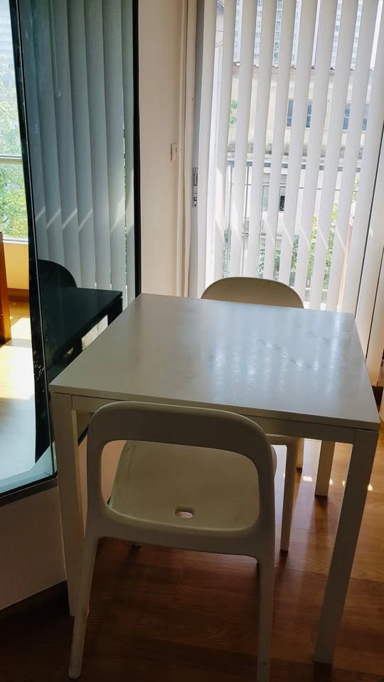 For rent: Aspire Rama 4, ready-to-move-in unit on the 4th floor (not too high), fully furnished. Don't miss this opportunity!
