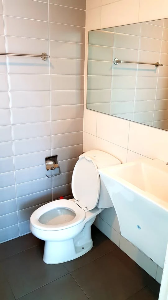 For rent: Aspire Rama 4, ready-to-move-in unit on the 4th floor (not too high), fully furnished. Don't miss this opportunity!