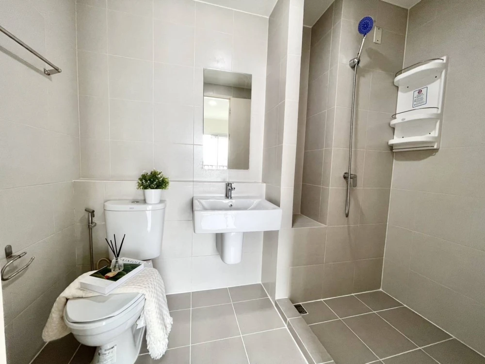 Aspire Ladprao 113 for rent. Fully furnished and equipped with all appliances—move-in ready with just your personal belongings.