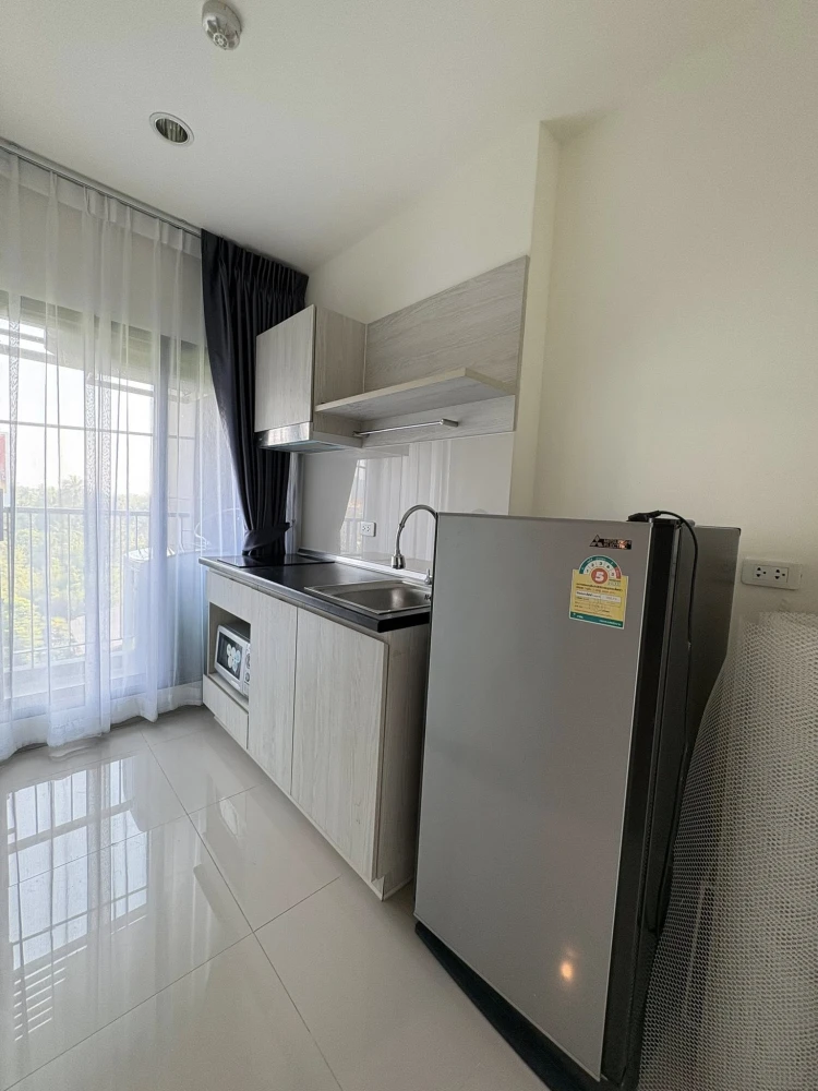 For rent: Aspire Sathorn-Ratchaphruek. Not exposed to direct sunlight. Parking available on the 6th floor; walk directly to the unit without needing t
