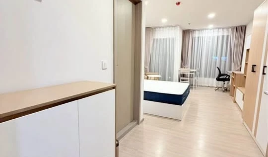 For rent Aspire Sukhumvit - Rama 4, corner room, not crowded, view of the pool, very chill, ready to move in