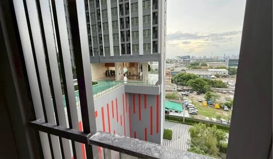 For rent Aspire Sukhumvit - Rama 4, corner room, not crowded, view of the pool, very chill, ready to move in