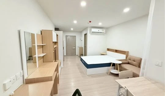 For rent Aspire Sukhumvit - Rama 4, corner room, not crowded, view of the pool, very chill, ready to move in