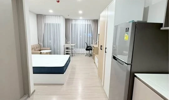For rent Aspire Sukhumvit - Rama 4, corner room, not crowded, view of the pool, very chill, ready to move in