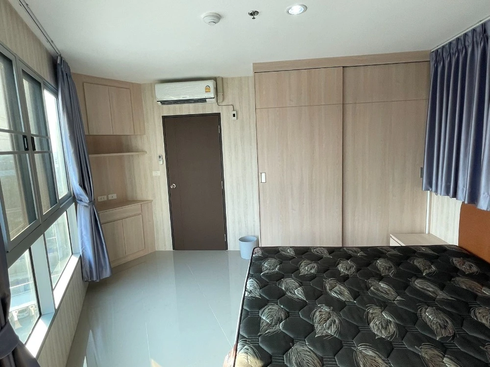 For rent: Assakarn Place Srinakarin, 10th floor, fully furnished room, ready to move in. Interested? Book now, don't wait.