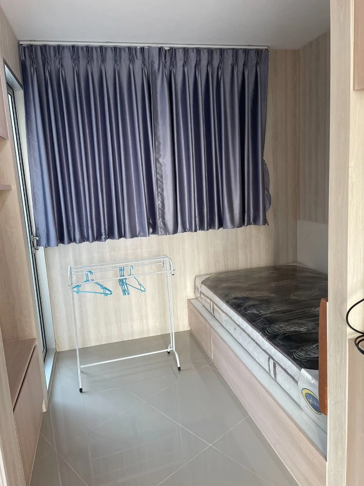 For rent: Assakarn Place Srinakarin, 10th floor, fully furnished room, ready to move in. Interested? Book now, don't wait.