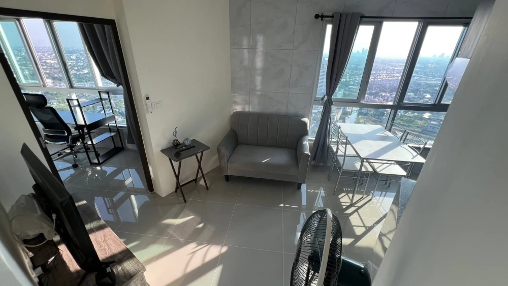 For rent: Assakarn Place Srinakarin, 36th floor, corner room, fully furnished, ready to move in, book now, don't wait.