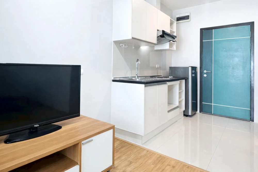 Astro Condominium for rent, 30th floor, fully furnished, very livable. Book now, don't miss out!