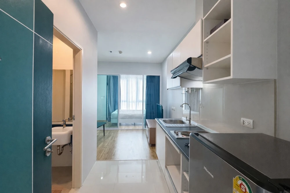 Astro Condominium for rent, 30th floor, fully furnished, very livable. Book now, don't miss out!