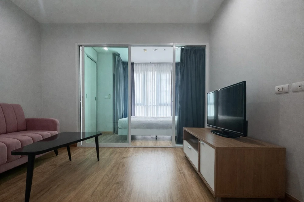 Astro Condominium for rent, 30th floor, fully furnished, very livable. Book now, don't miss out!