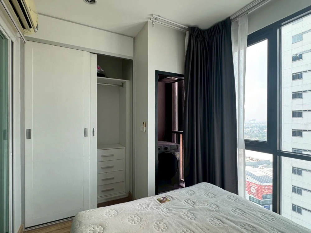 Astro Condominium for rent, 30th floor, fully furnished, very livable. Book now, don't miss out!
