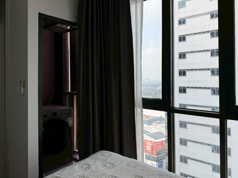 Astro Condominium for rent, 30th floor, fully furnished, very livable. Book now, don't miss out!