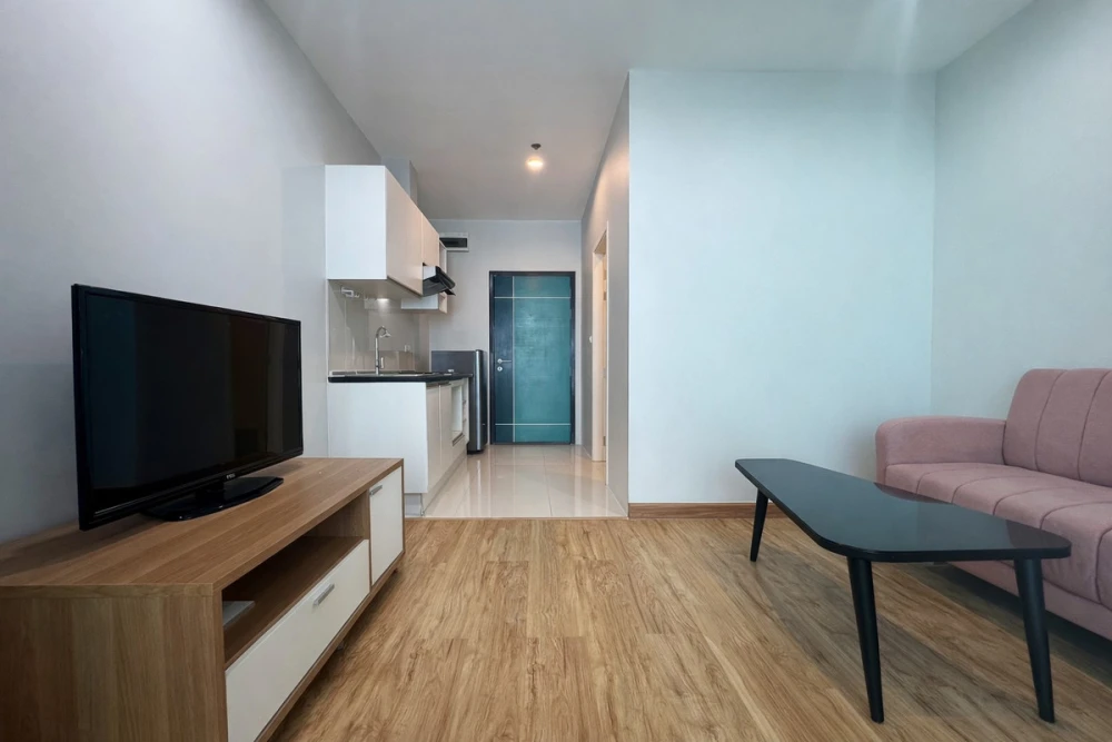 Astro Condominium for rent, 30th floor, fully furnished, very livable. Book now, don't miss out!