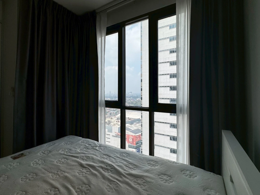 Astro Condominium for rent, 30th floor, fully furnished, very livable. Book now, don't miss out!