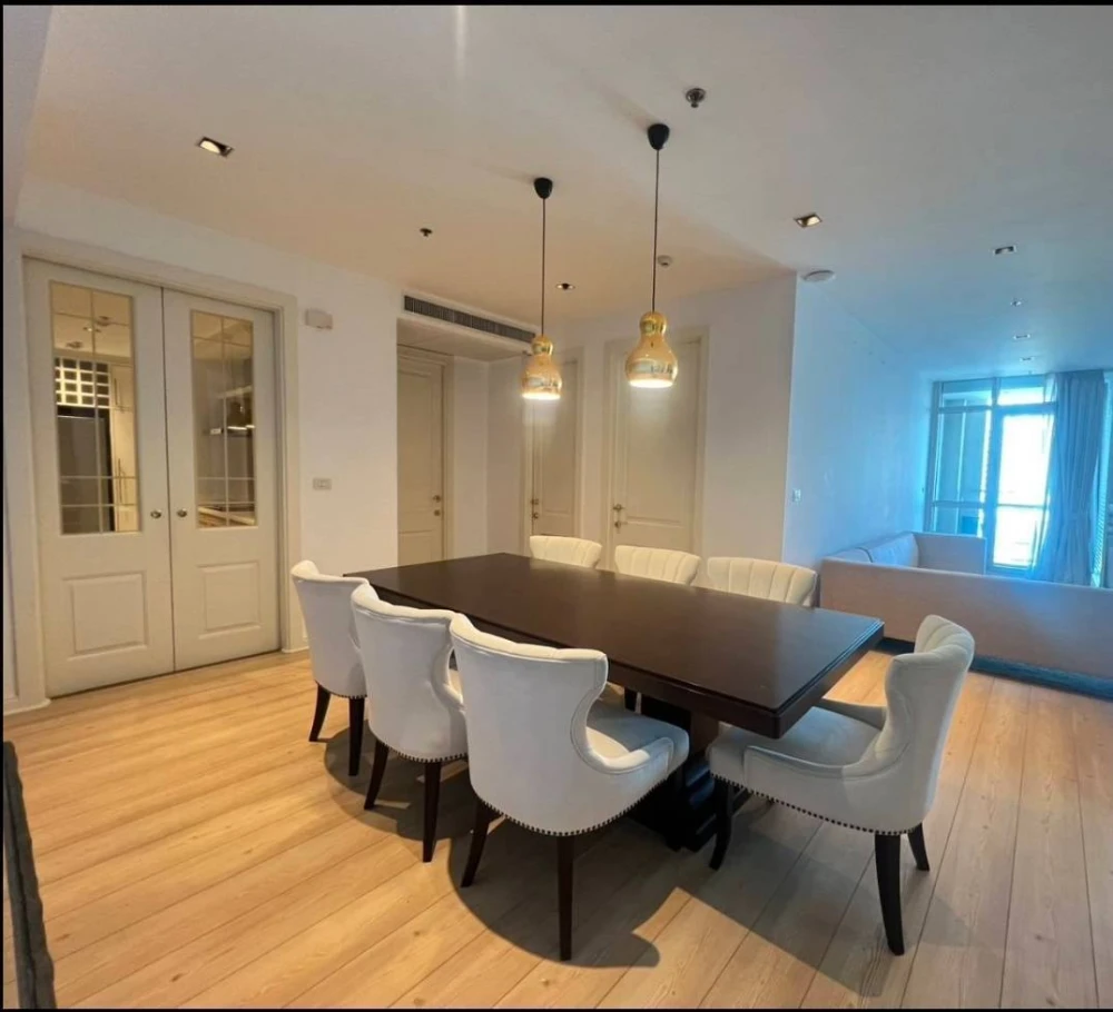 For rent: Athenee Residence, 2 bedrooms, 2 bathrooms, spacious living area, with walk-in closet. Don't miss out!