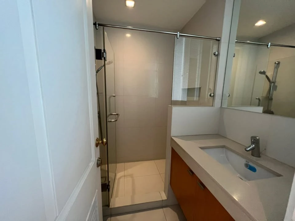 ให้เช่า Athenee Residence ห้องชั้นสูงพร้อมอยู่ เฟอร์พร้อม ห้องกว้างขวางจองเลย