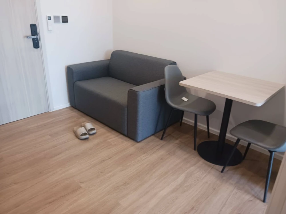 For rent: Atmoz Flow Minburi. Separate bedroom and kitchen. Excellent common areas with plenty of amenities. Book now!