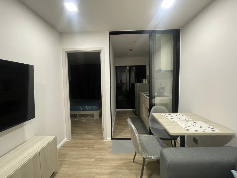 For rent: Atmoz Flow Minburi, ready-to-move-in room with complete furniture and appliances. Affordable price. Book now!