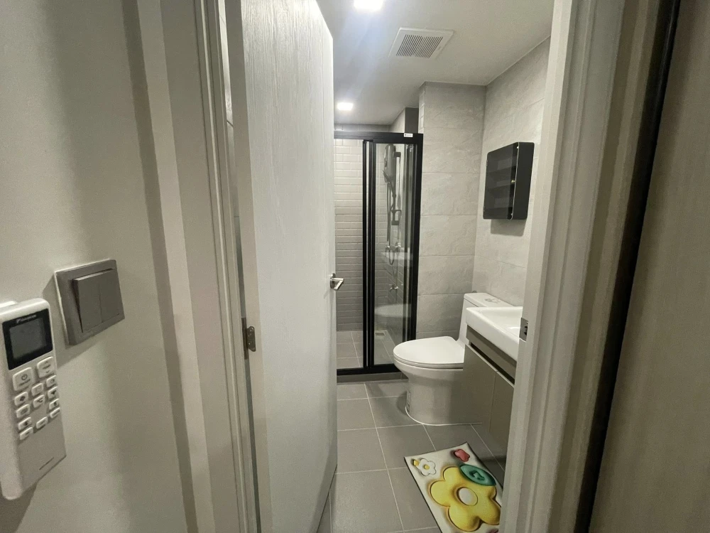 For rent: Atmoz Flow Minburi, ready-to-move-in room with complete furniture and appliances. Affordable price. Book now!