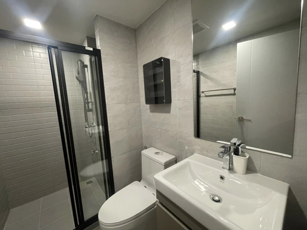 For rent: Atmoz Flow Minburi, ready-to-move-in room with complete furniture and appliances. Affordable price. Book now!
